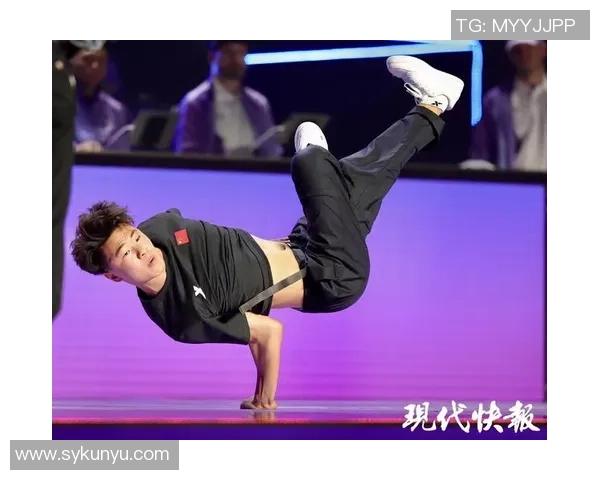 广州攀岩队在世界街舞大赛中的团队协作表现精彩纷呈引人注目