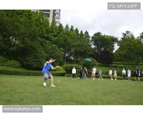 飞盘专题:探索深圳飞盘队如何通过团队协作提升竞技水平与凝聚力 飞盘专题:探索深圳飞盘队如何通过团队协作提升竞技水平与凝聚力