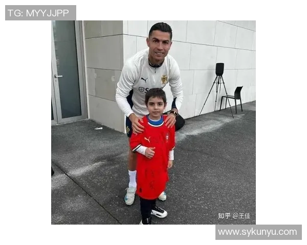 足球明星泪洒赛场背后的感人故事与不为人知的坚韧历程